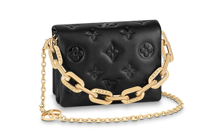 LOUIS VUITTON Сумка-пояс Coussin Cruise 22 с монорамным тиснением черная
LOUIS VUITTON Сумка-пояс Coussin Cruise 22 с монорамным тиснением черная