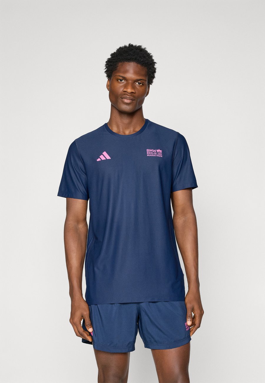 Футболка Adidas Performance BER25 TEE, Collegiate Navy/Dark Blue, Синий, Футболка Adidas Performance BER25 TEE, Collegiate Navy/Dark Blue
Футболка Adidas Performance BER25 TEE, Collegiate Navy/Dark Blue, Синий, Футболка Adidas Performance BER25 TEE, Collegiate Navy/Dark Blue