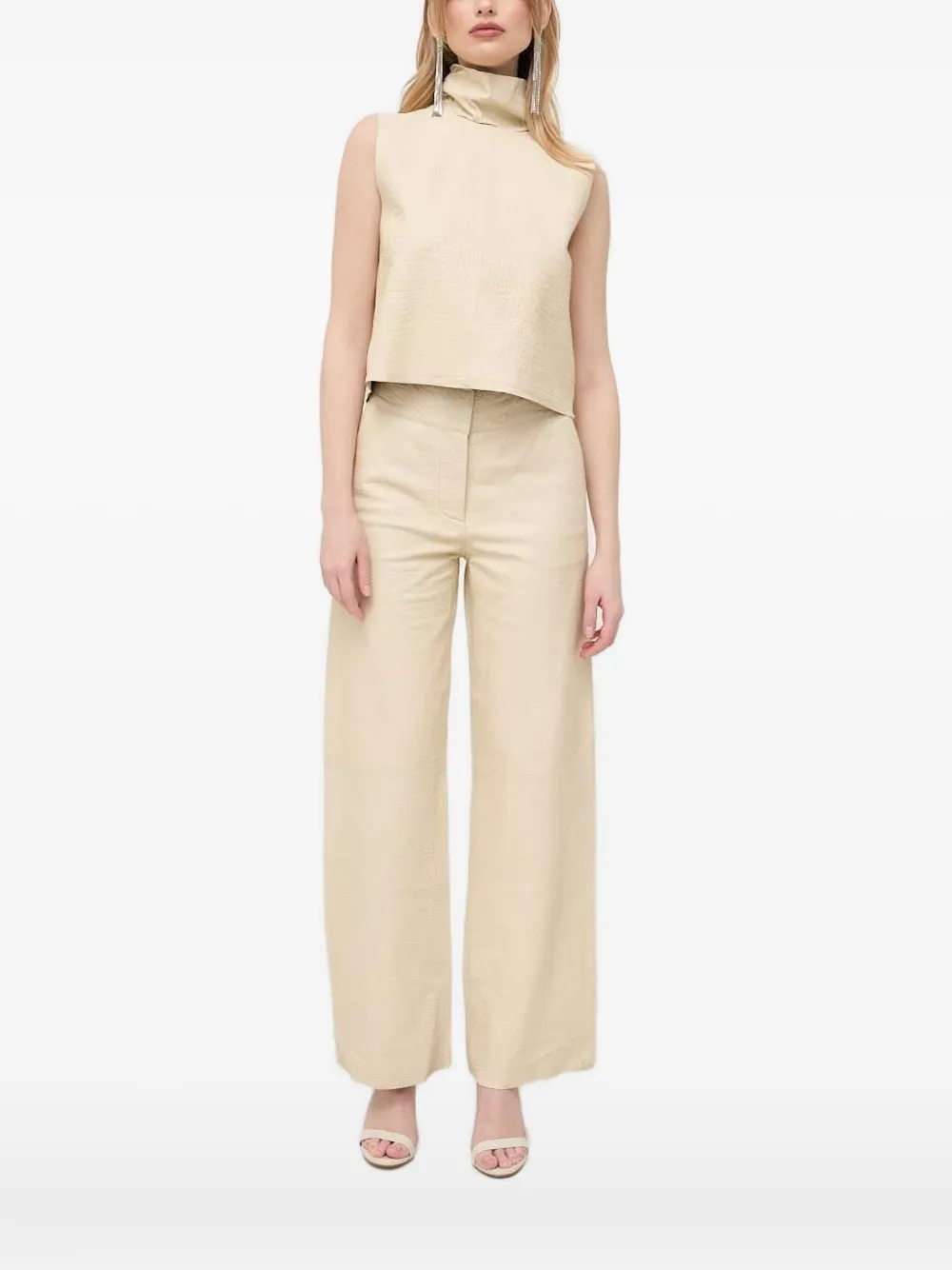 Кожаный топ с высоким воротом Notes du Nord, нейтральный
Кожаный топ с высоким воротом Notes du Nord, нейтральный