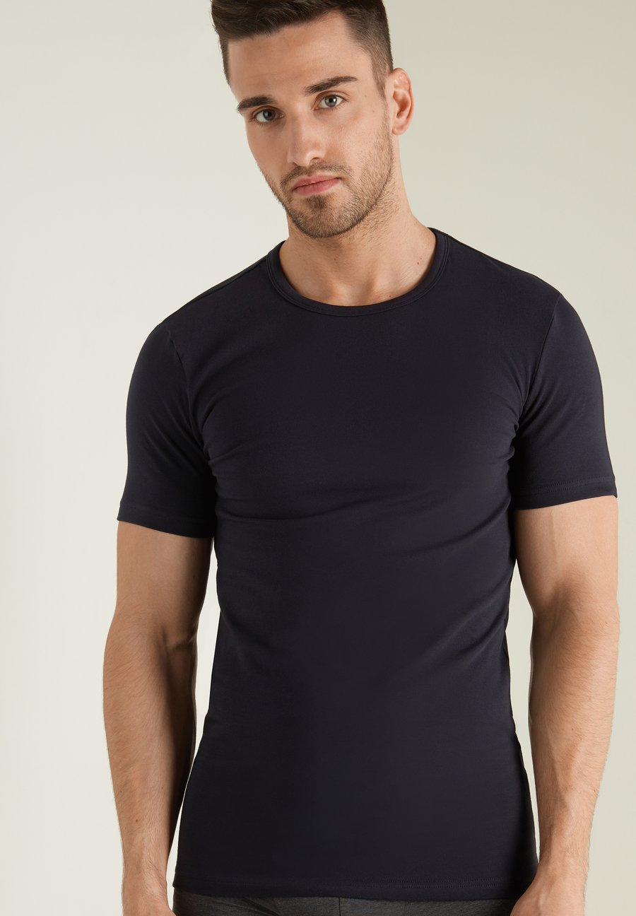 Футболка Tezenis THERMO ROUND NECK, Schwarz - Deep Blue/Dark Blue, Синий, Футболка Tezenis THERMO ROUND NECK, Schwarz - Deep Blue/Dark Blue
Футболка Tezenis THERMO ROUND NECK, Schwarz - Deep Blue/Dark Blue, Синий, Футболка Tezenis THERMO ROUND NECK, Schwarz - Deep Blue/Dark Blue