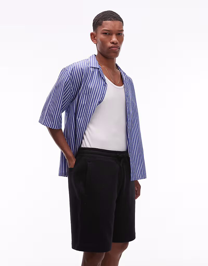 Topman премиум оверсайз шорты черного цвета
Topman премиум оверсайз шорты черного цвета