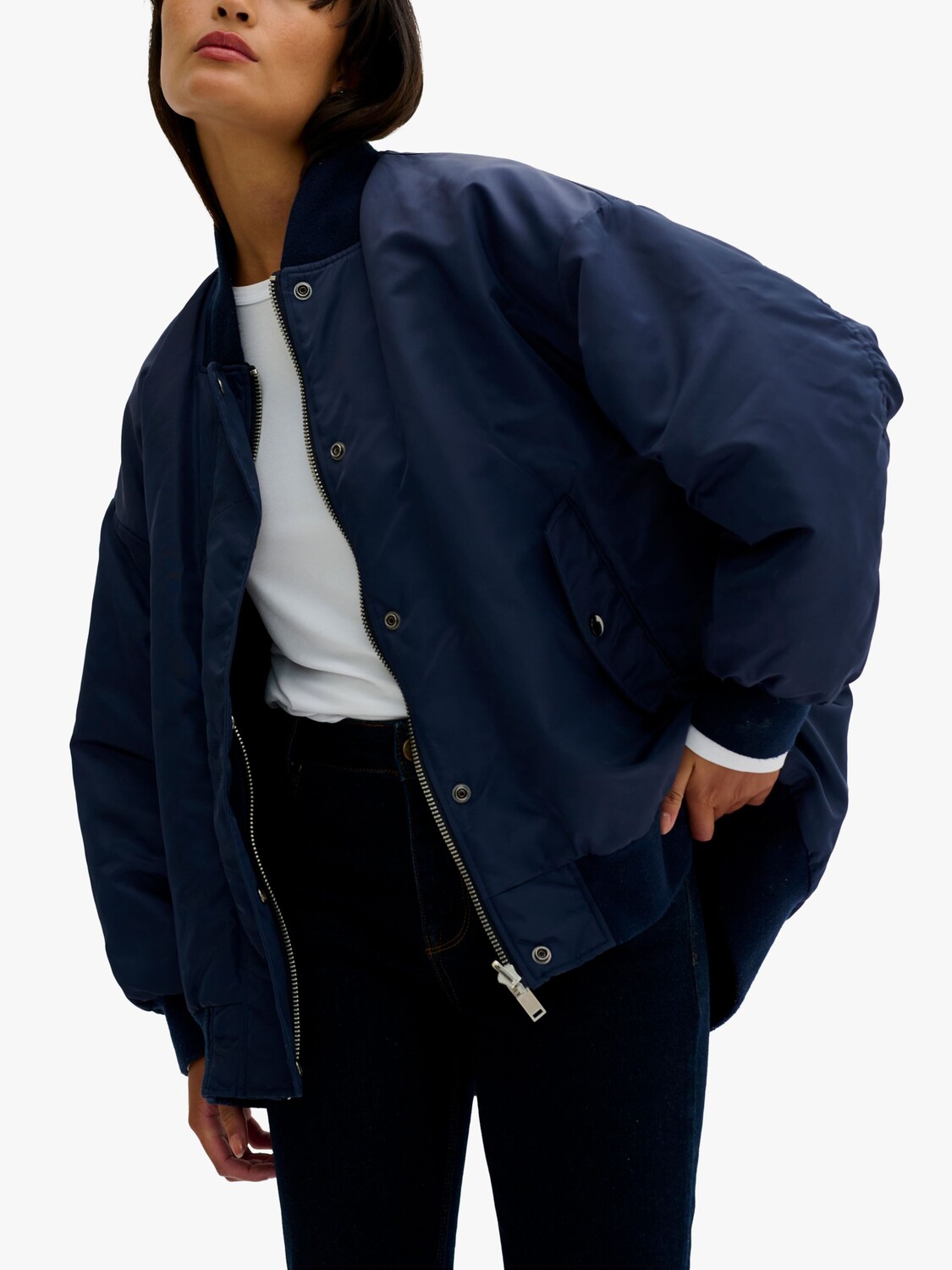 Двусторонний дутый бомбер Helga MY ESSENTIAL WARDROBE, темный сапфировый синий
Двусторонний дутый бомбер Helga MY ESSENTIAL WARDROBE, темный сапфировый синий