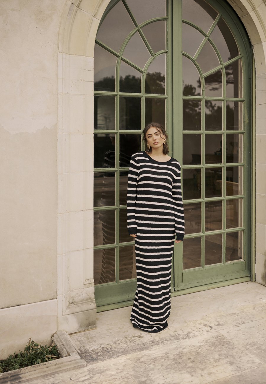 Платье Culture Maxi dress, Black Whitecap Stripe/Black
Платье Culture Maxi dress, Black Whitecap Stripe/Black