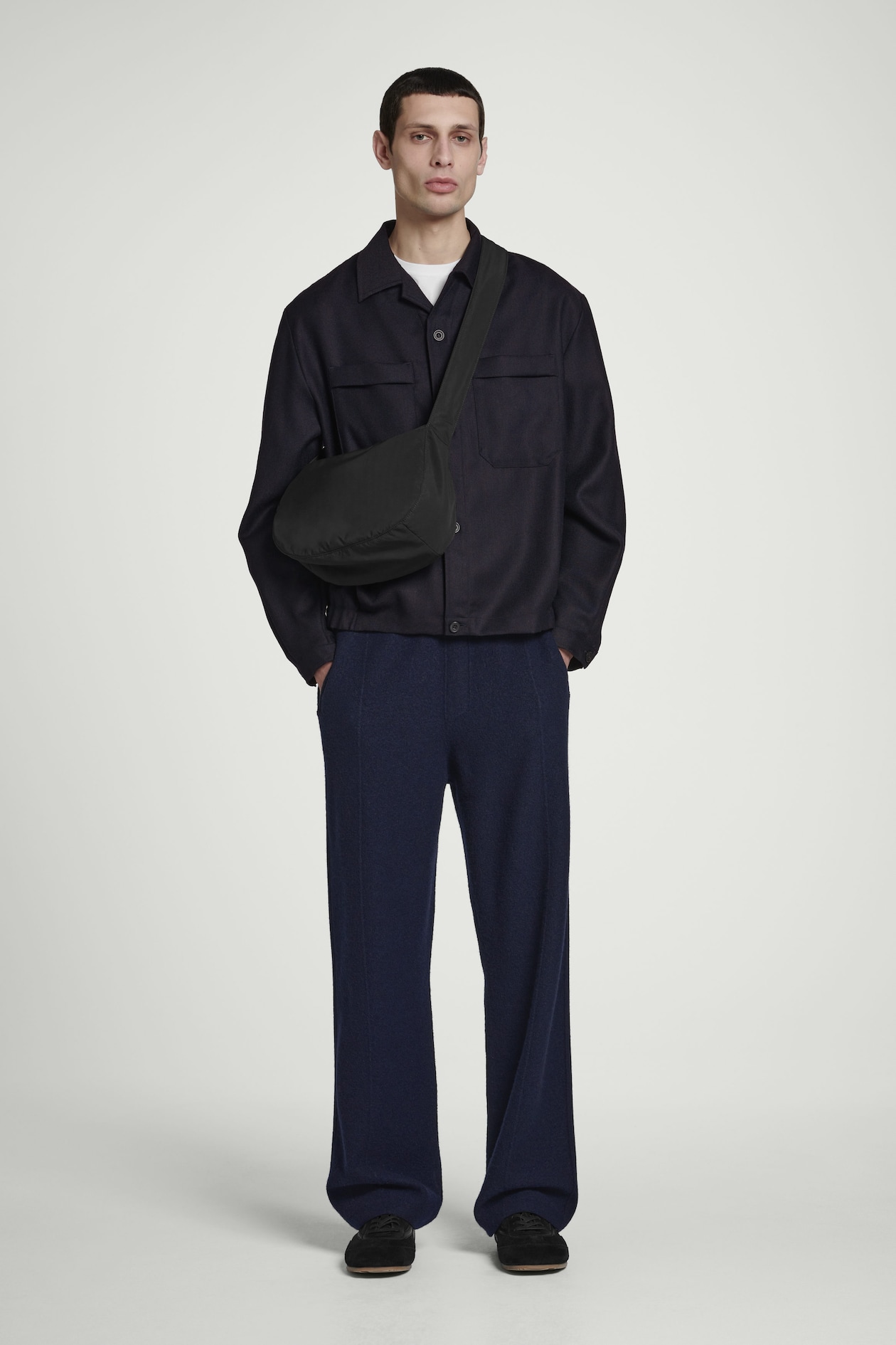 Нейлоновая сумка через плечо COS, черный
Нейлоновая сумка через плечо COS, черный