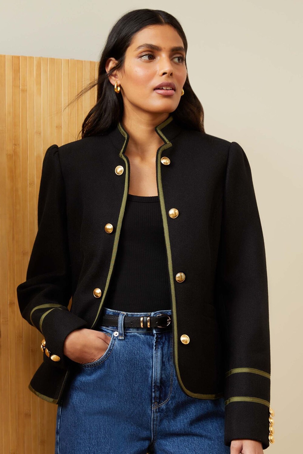 Куртка шорты в стиле милитари с наконечниками Love & Roses, черный
Куртка шорты в стиле милитари с наконечниками Love & Roses, черный