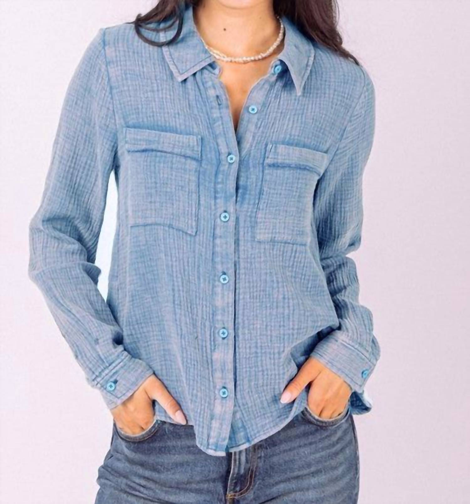 Уютная блузка в голубом дениме с эффектом кислотной стирки Heart of Pine
Уютная блузка в голубом дениме с эффектом кислотной стирки Heart of Pine