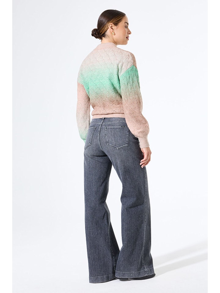 Свитер бежево-мятного цвета Garcia
Свитер бежево-мятного цвета Garcia