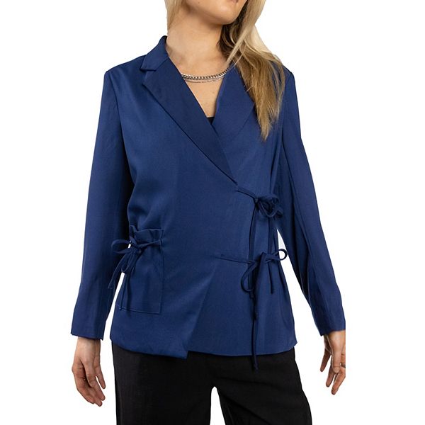 Женский блейзер с вырезным лацканом и двойной запашкой Jess By Meiko, Navy Blue
Женский блейзер с вырезным лацканом и двойной запашкой Jess By Meiko, Navy Blue
