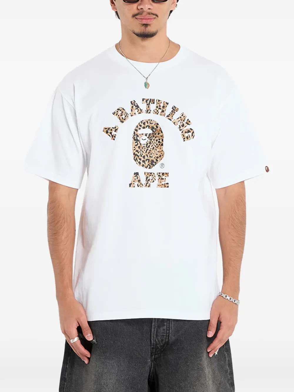 Футболка Ape Wild с леопардовым принтом A Bathing Ape, белый
Футболка Ape Wild с леопардовым принтом A Bathing Ape, белый