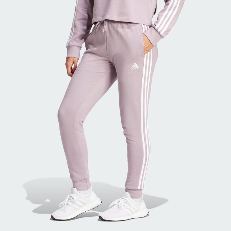 Брюки с тремя полосками и манжетами из френч терри Essentials ADIDAS, цвет purpura
Брюки с тремя полосками и манжетами из френч терри Essentials ADIDAS, цвет purpura