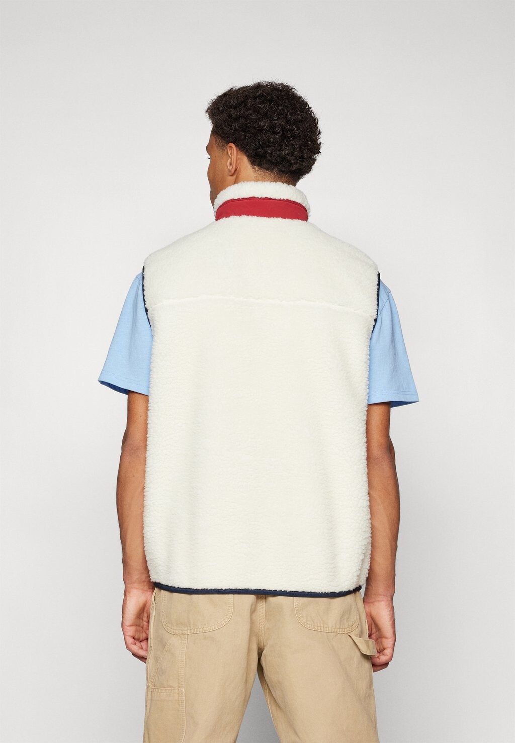 Жилет Outdoor Teddy Mix Media Vest Unisex Tommy Hilfiger, старинный белый/разноцветный
Жилет Outdoor Teddy Mix Media Vest Unisex Tommy Hilfiger, старинный белый/разноцветный