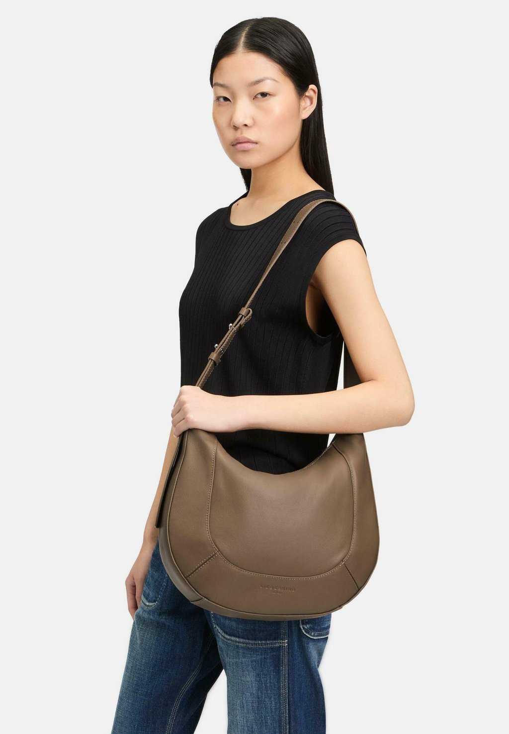 Сумка ALMA HOBO M GERÄUMIGE Liebeskind Berlin, бежевый
Сумка ALMA HOBO M GERÄUMIGE Liebeskind Berlin, бежевый