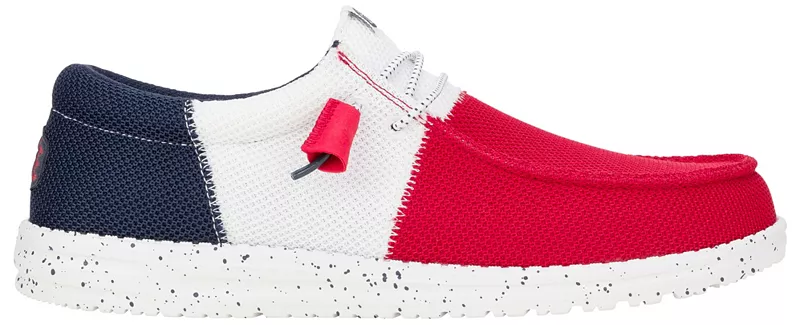 Мужские кроссовки Hey Dude Wally Tri Varsity с сеткой, красный/темно-синий
Мужские кроссовки Hey Dude Wally Tri Varsity с сеткой, красный/темно-синий