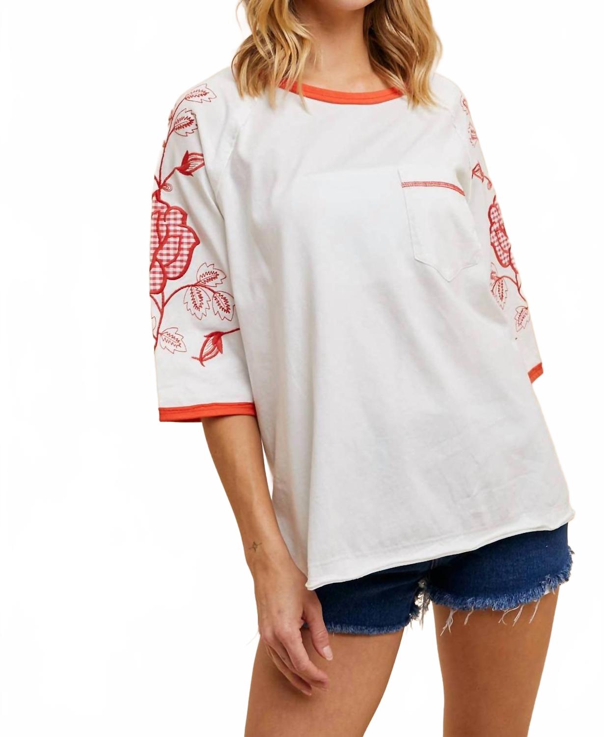 Джиллиан Хлопковая вышитая футболка рингер в бело-красном цвете IN-LOOM
Джиллиан Хлопковая вышитая футболка рингер в бело-красном цвете IN-LOOM