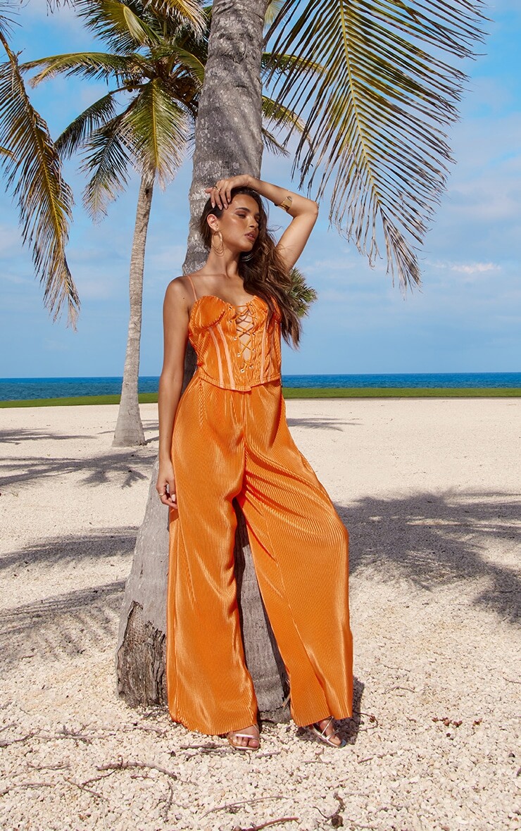 PrettyLittleThing Плиссированный комбинезон со шнуровкой и ремешками мандаринового цвета
PrettyLittleThing Плиссированный комбинезон со шнуровкой и ремешками мандаринового цвета