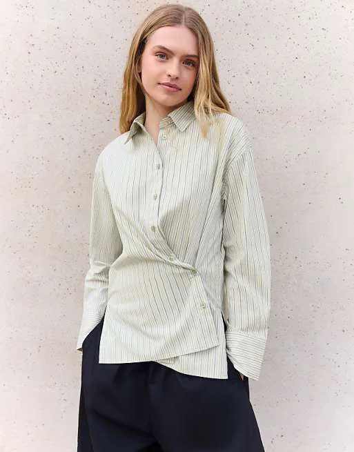 Зеленая рубашка с длинными рукавами и пуговицами Bershka
Зеленая рубашка с длинными рукавами и пуговицами Bershka