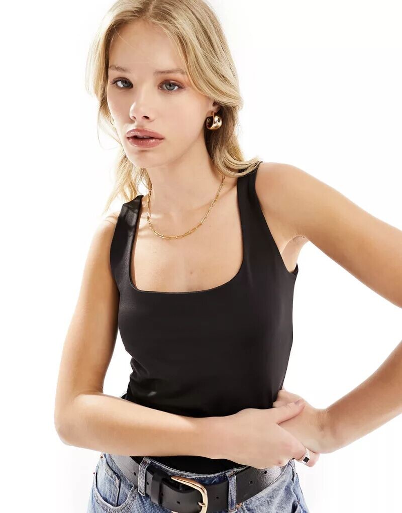 Черный двусторонний трикотажный топ Vero Moda с квадратным вырезом
Черный двусторонний трикотажный топ Vero Moda с квадратным вырезом