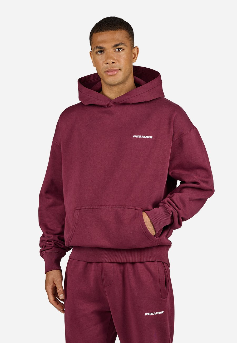 Толстовка Pegador LOGO , Washed Maroon Red/White/Dark Red
Толстовка Pegador LOGO , Washed Maroon Red/White/Dark Red