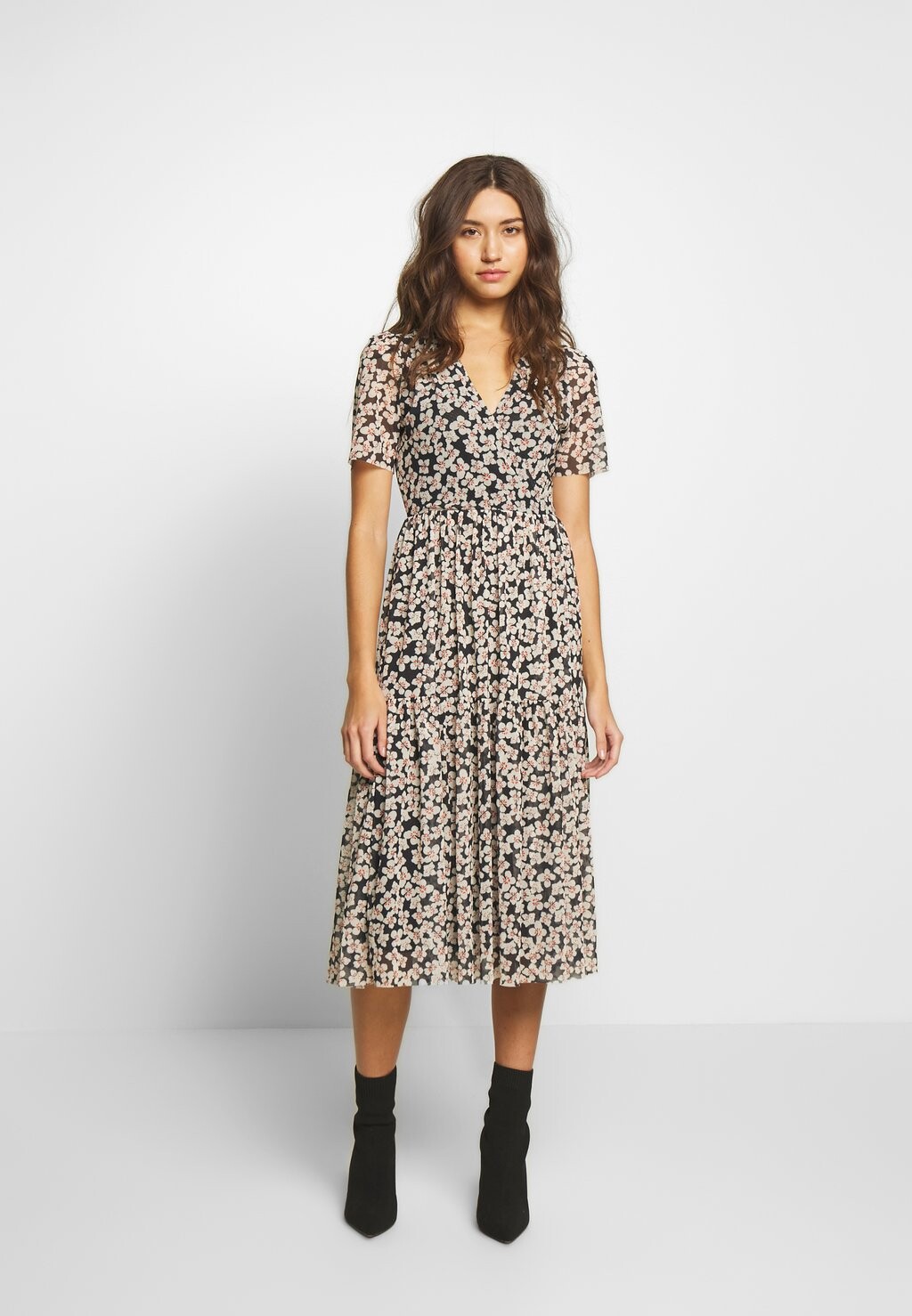 Летнее платье Soaked in Luxury, синий
Летнее платье Soaked in Luxury, синий