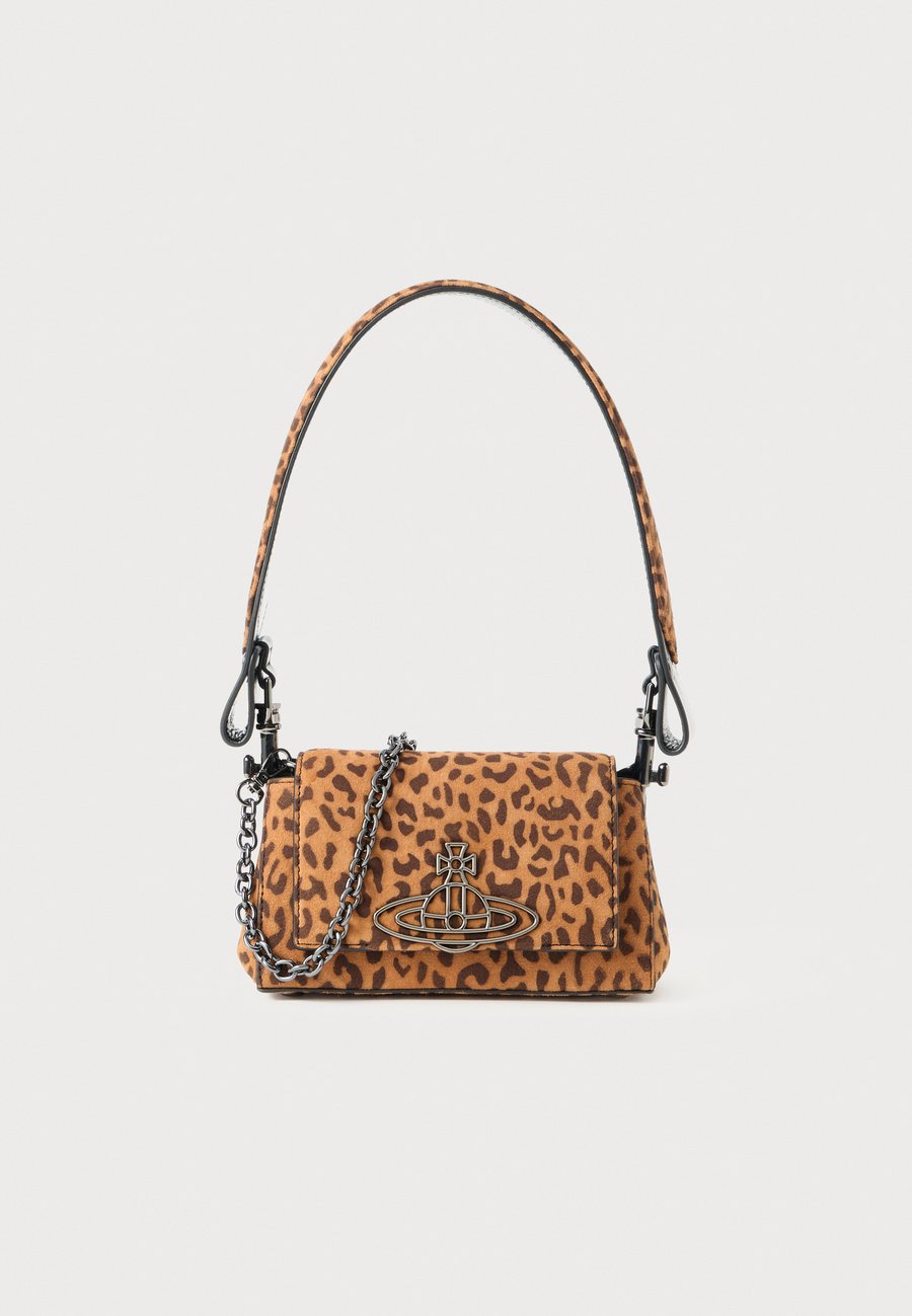 Сумка Vivienne Westwood HAZEL SMALL HANDBAG, Brown
Сумка Vivienne Westwood HAZEL SMALL HANDBAG, Brown