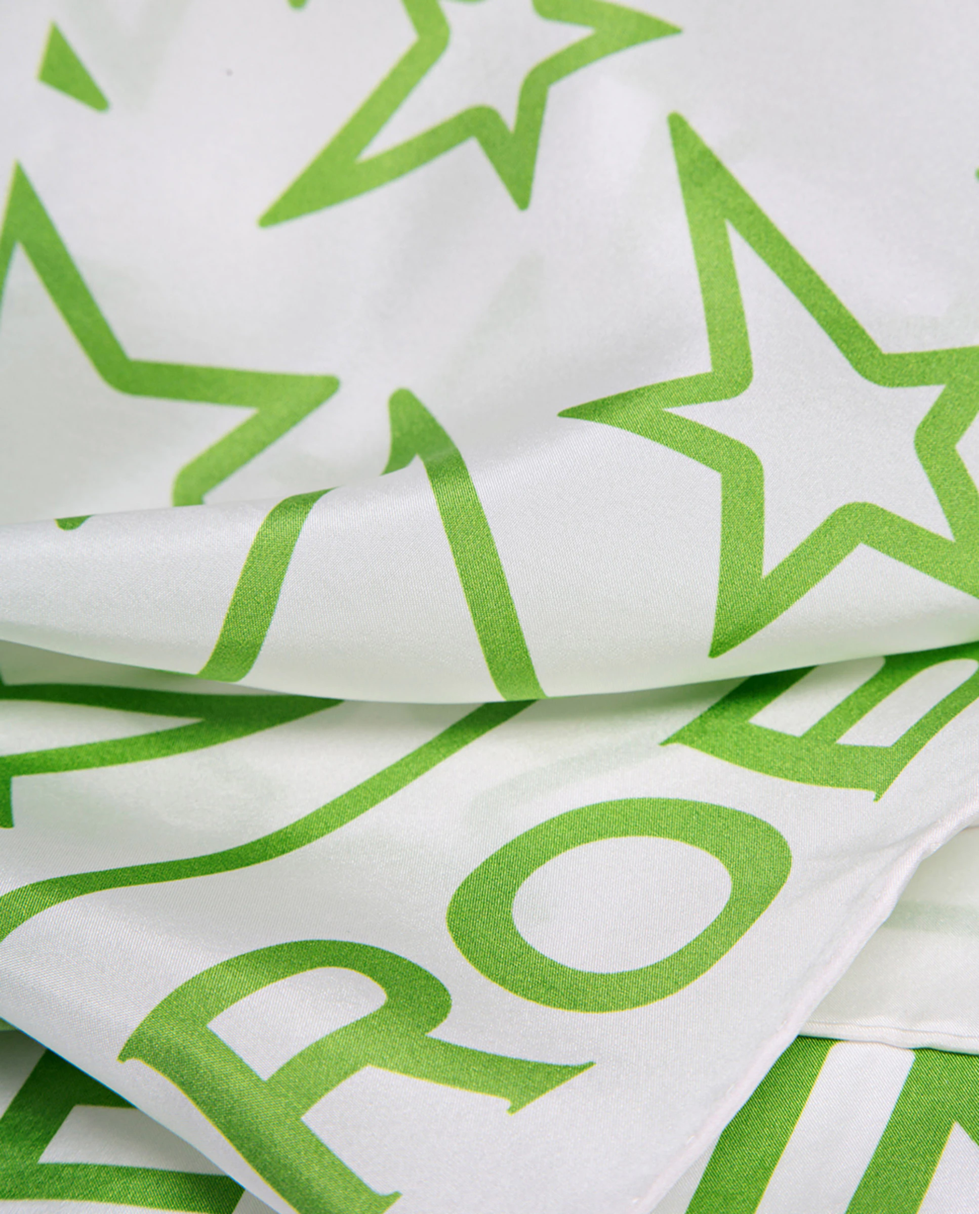 Женский шелковый шарф со звездами Roberto Verino, зеленый
Женский шелковый шарф со звездами Roberto Verino, зеленый