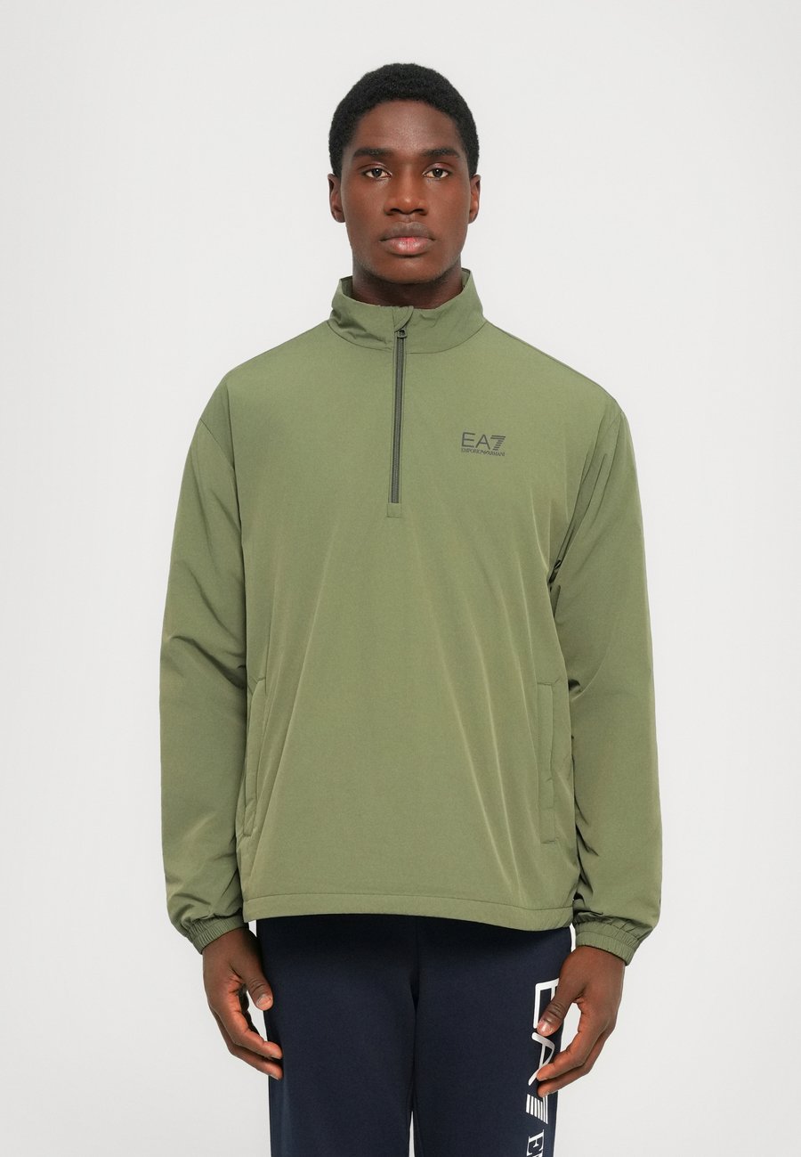 Куртка EA7 Emporio Armani TRAIN CORE , Beetle/Dark Green
Куртка EA7 Emporio Armani TRAIN CORE , Beetle/Dark Green