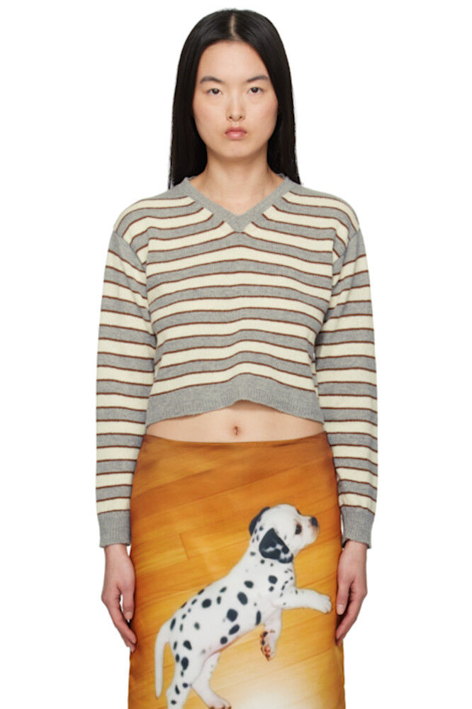 Серый и не совсем белый вязаный свитер Molly Ashley Williams
Серый и не совсем белый вязаный свитер Molly Ashley Williams