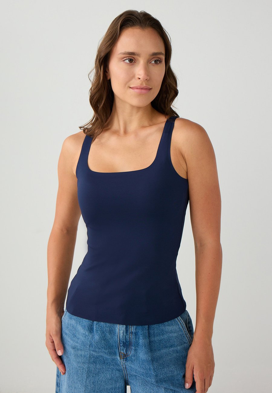 Топ Jimmy Key Top, Dark Blue
Топ Jimmy Key Top, Dark Blue