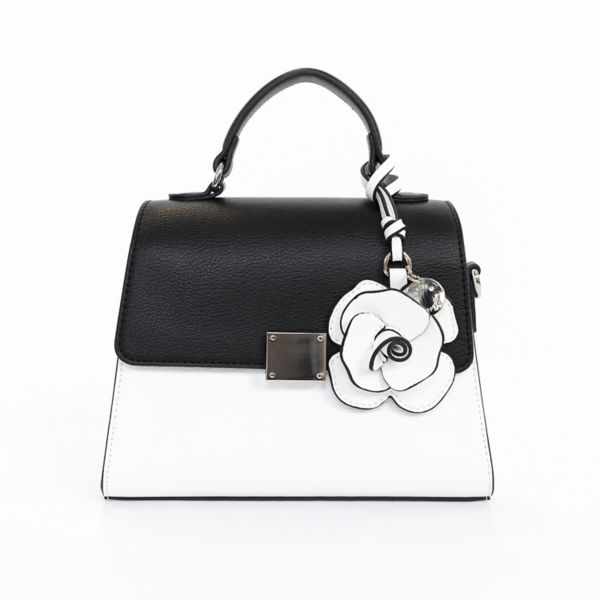 Сумка на верхней ручке с цветочным принтом и подвеской Bcbgeneration, цвет black white
Сумка на верхней ручке с цветочным принтом и подвеской Bcbgeneration, цвет black white