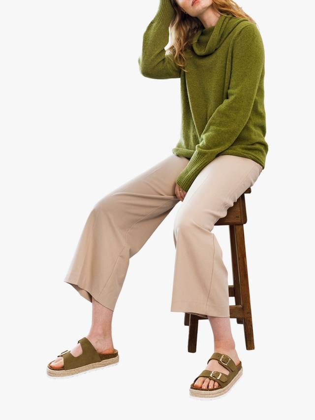 Супер мягкий джемпер из чистой шерсти с напускным капюшоном на шее Celtic & Co., цвет Fennel 
Супер мягкий джемпер из чистой шерсти с напускным капюшоном на шее Celtic & Co., цвет Fennel