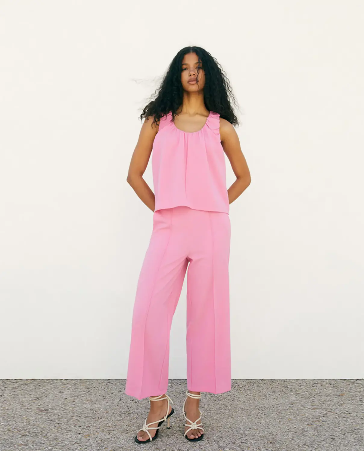 Топ с рюшами на бретелях Sfera, розовый
Топ с рюшами на бретелях Sfera, розовый