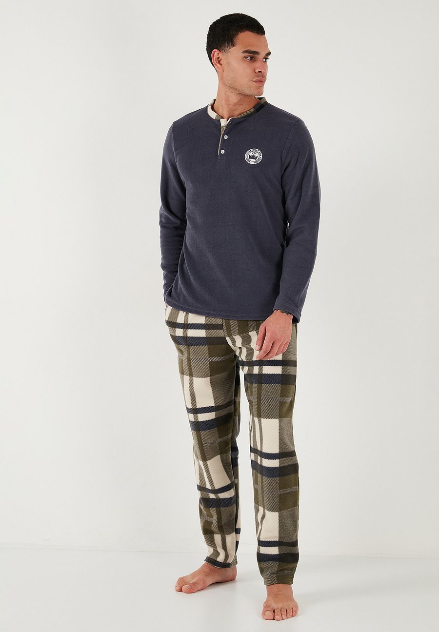 Пижамный комплект Buratti REGULAR FIT SET, Grey
Пижамный комплект Buratti REGULAR FIT SET, Grey