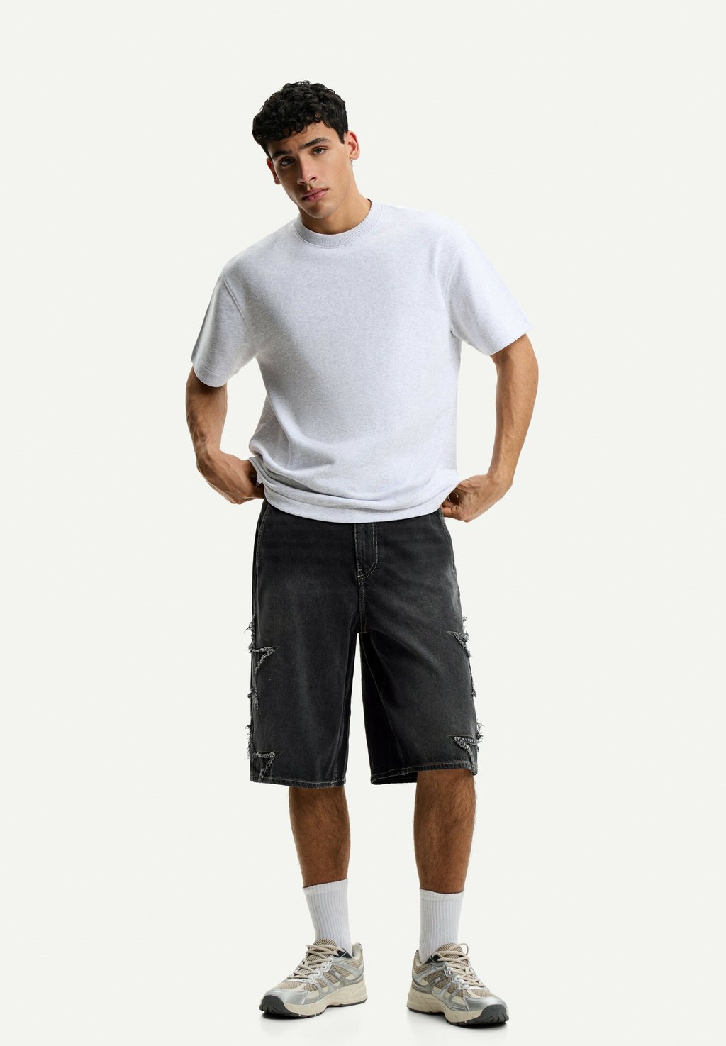 Джинсовые шорты BAGGY WITH PATCHES - BERMUDA Bershka, черный
Джинсовые шорты BAGGY WITH PATCHES - BERMUDA Bershka, черный