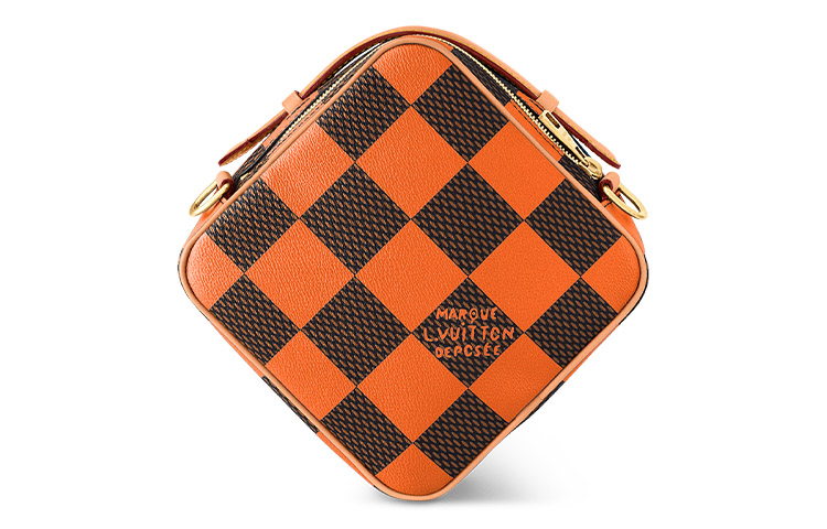 Сумка-мессенджер Chess Damier Pop Orange LOUIS VUITTON
Сумка-мессенджер Chess Damier Pop Orange LOUIS VUITTON