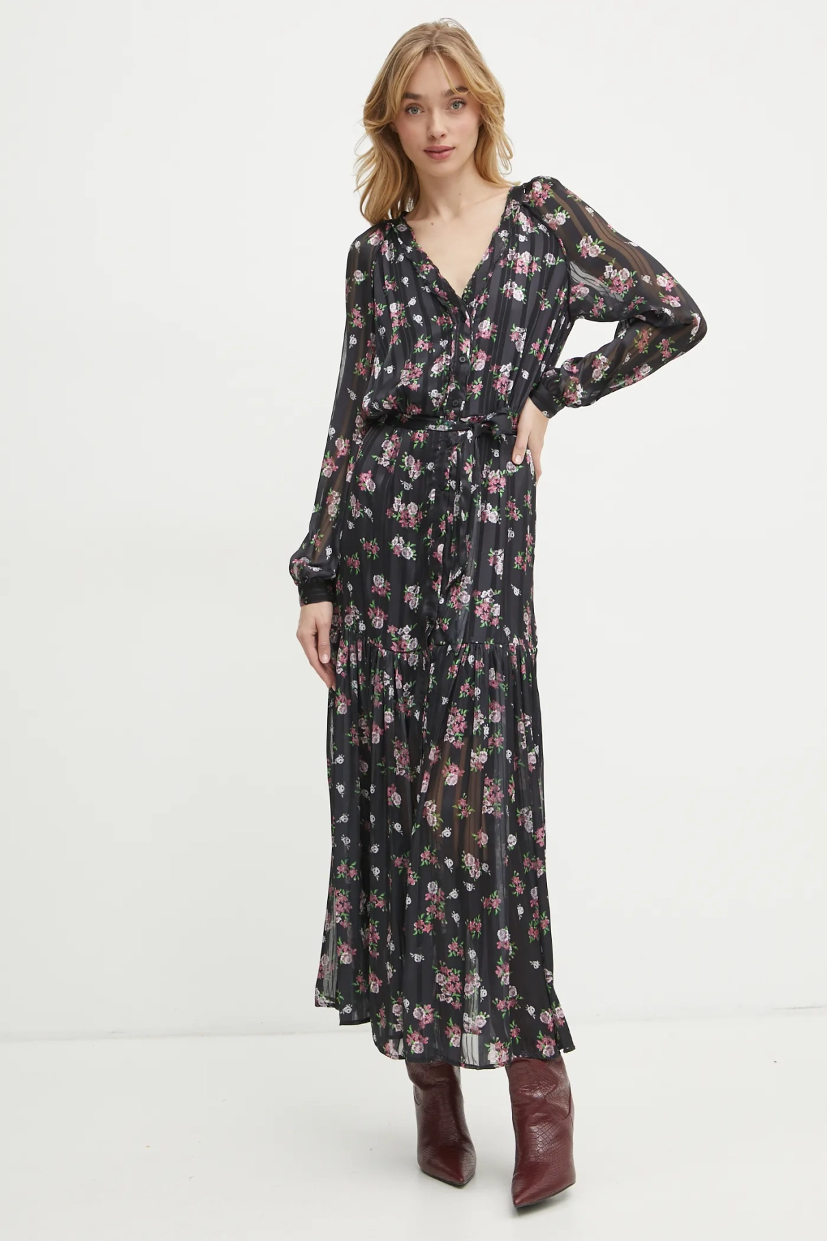 БРЕАННА платье Guess, черный
БРЕАННА платье Guess, черный