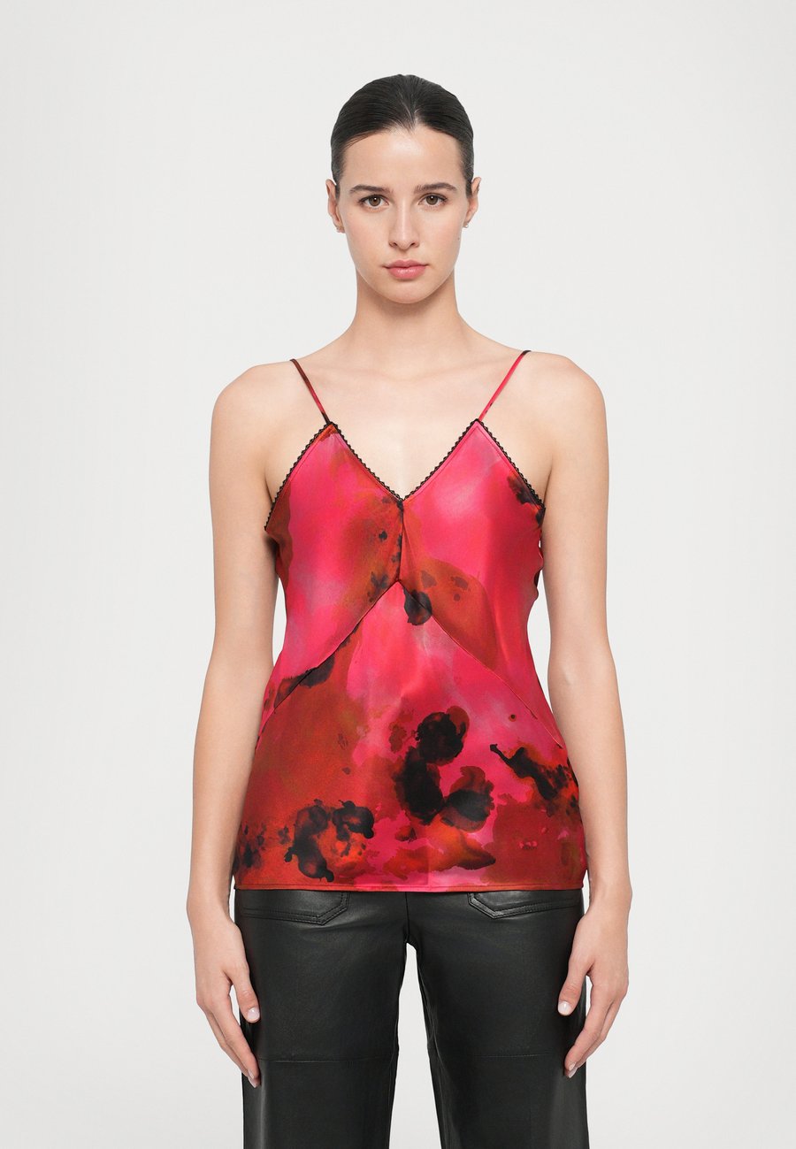 Блуза Victoria Beckham Blouse, Raspberry/Red
Блуза Victoria Beckham Blouse, Raspberry/Red