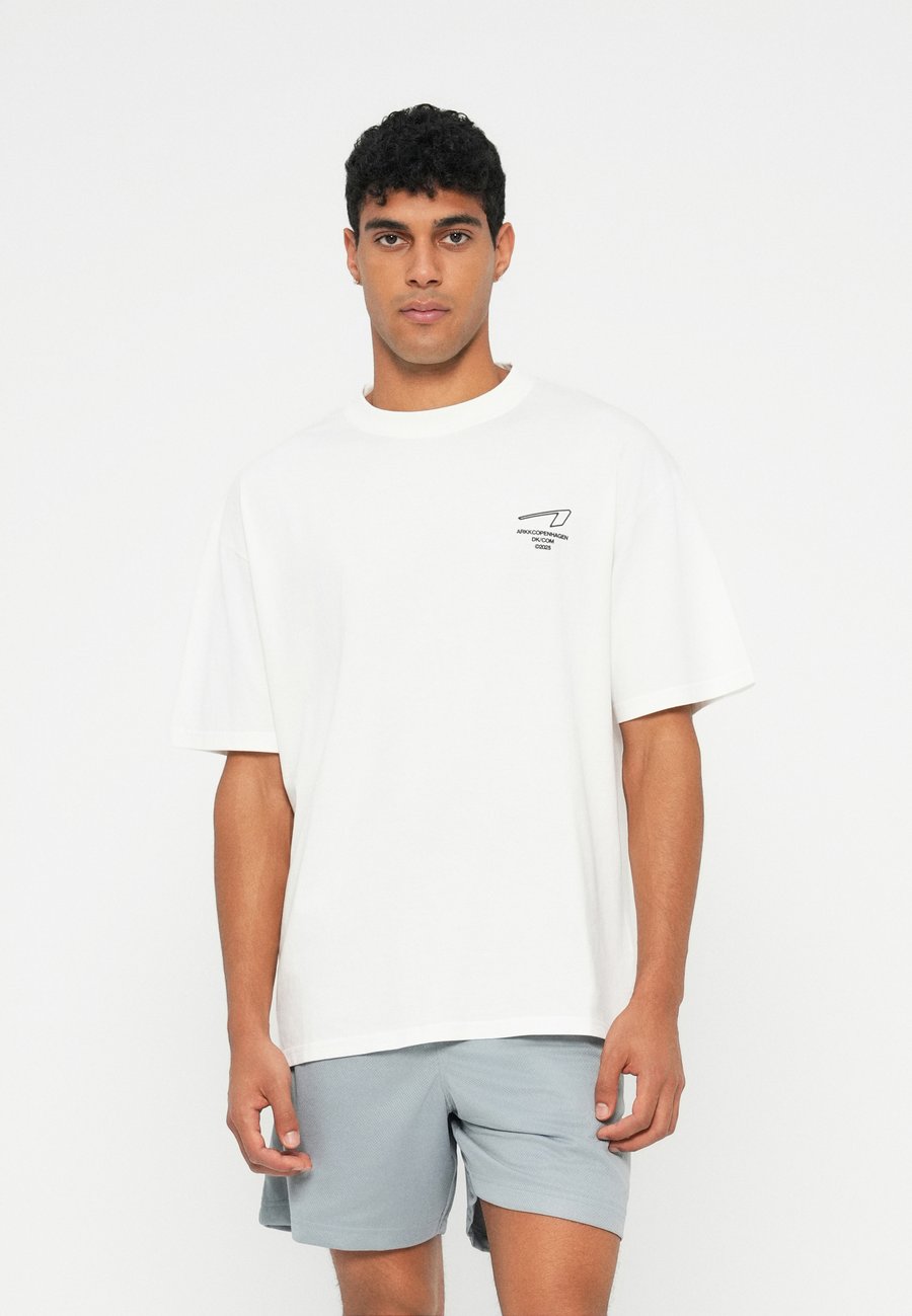Футболка ARKK Copenhagen BOXY TEE UNISEX, Off White/Off-White
Футболка ARKK Copenhagen BOXY TEE UNISEX, Off White/Off-White