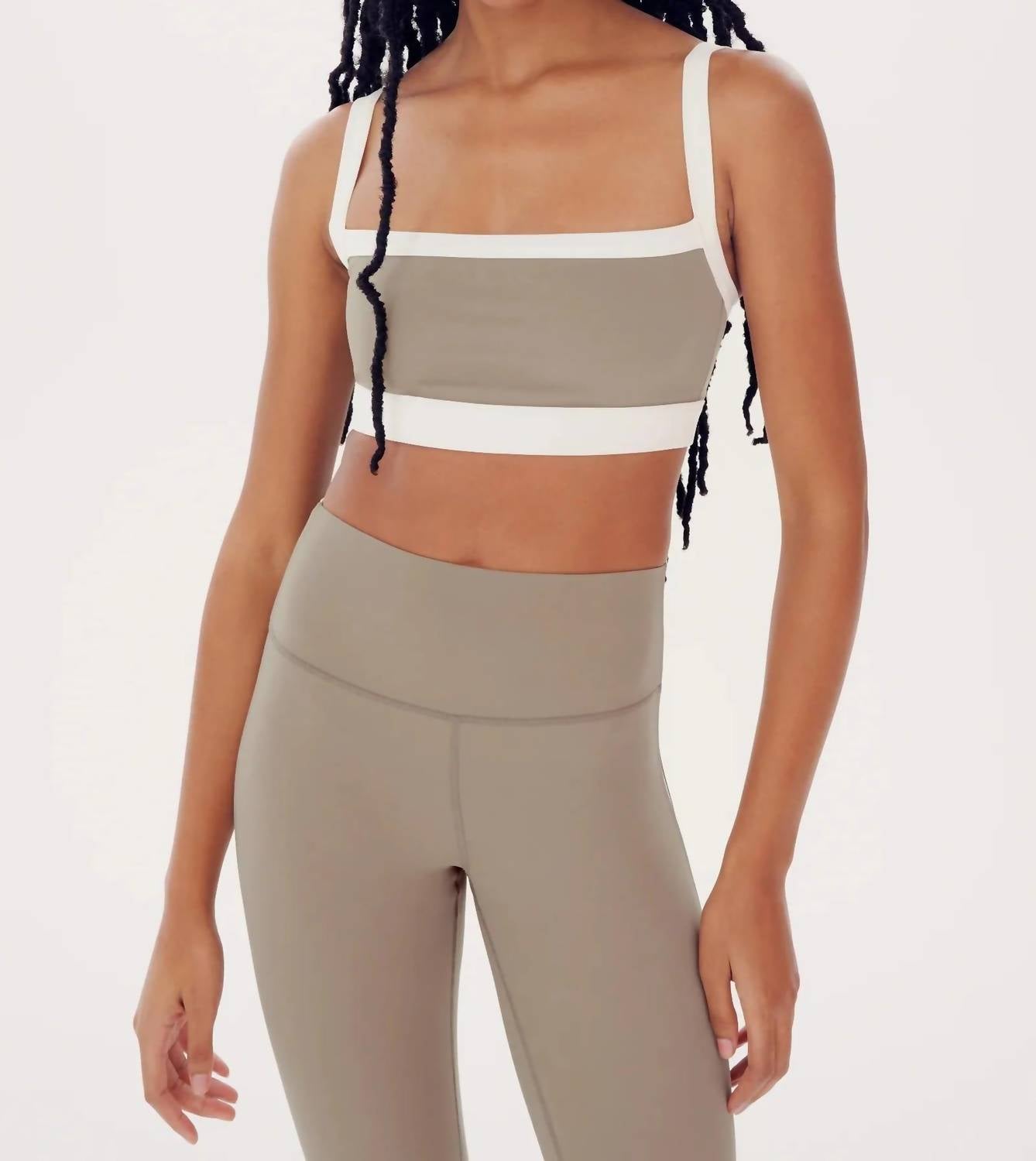 Бюстгальтер Monah Rigor в цвете латте/белый SPLITS59
Бюстгальтер Monah Rigor в цвете латте/белый SPLITS59