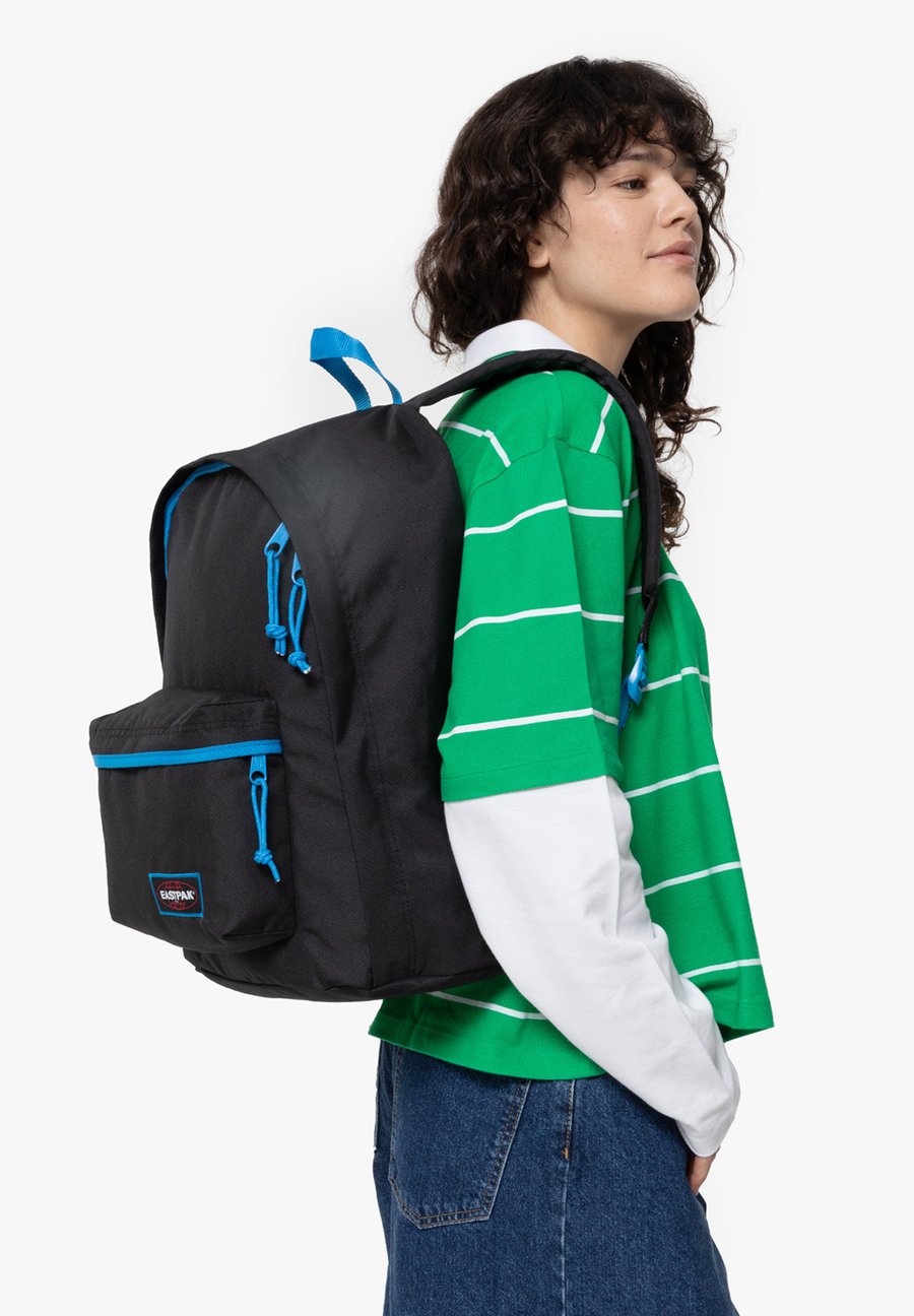 Рюкзак Eastpak OUT OF OFFICE, Kontrast Bubble/White
Рюкзак Eastpak OUT OF OFFICE, Kontrast Bubble/White