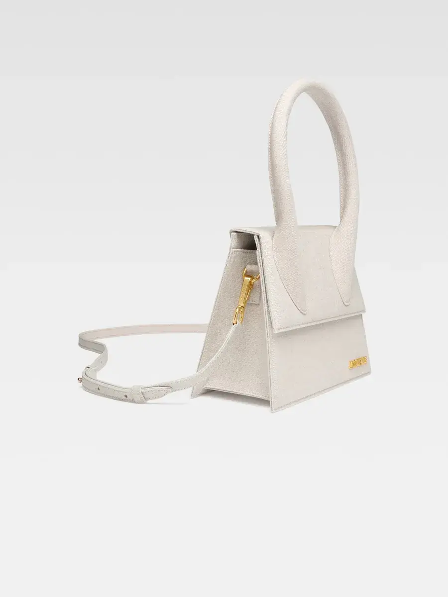 Большая фирменная сумочка Ле Гранд Чикито Jacquemus, светло-серый
Большая фирменная сумочка Ле Гранд Чикито Jacquemus, светло-серый