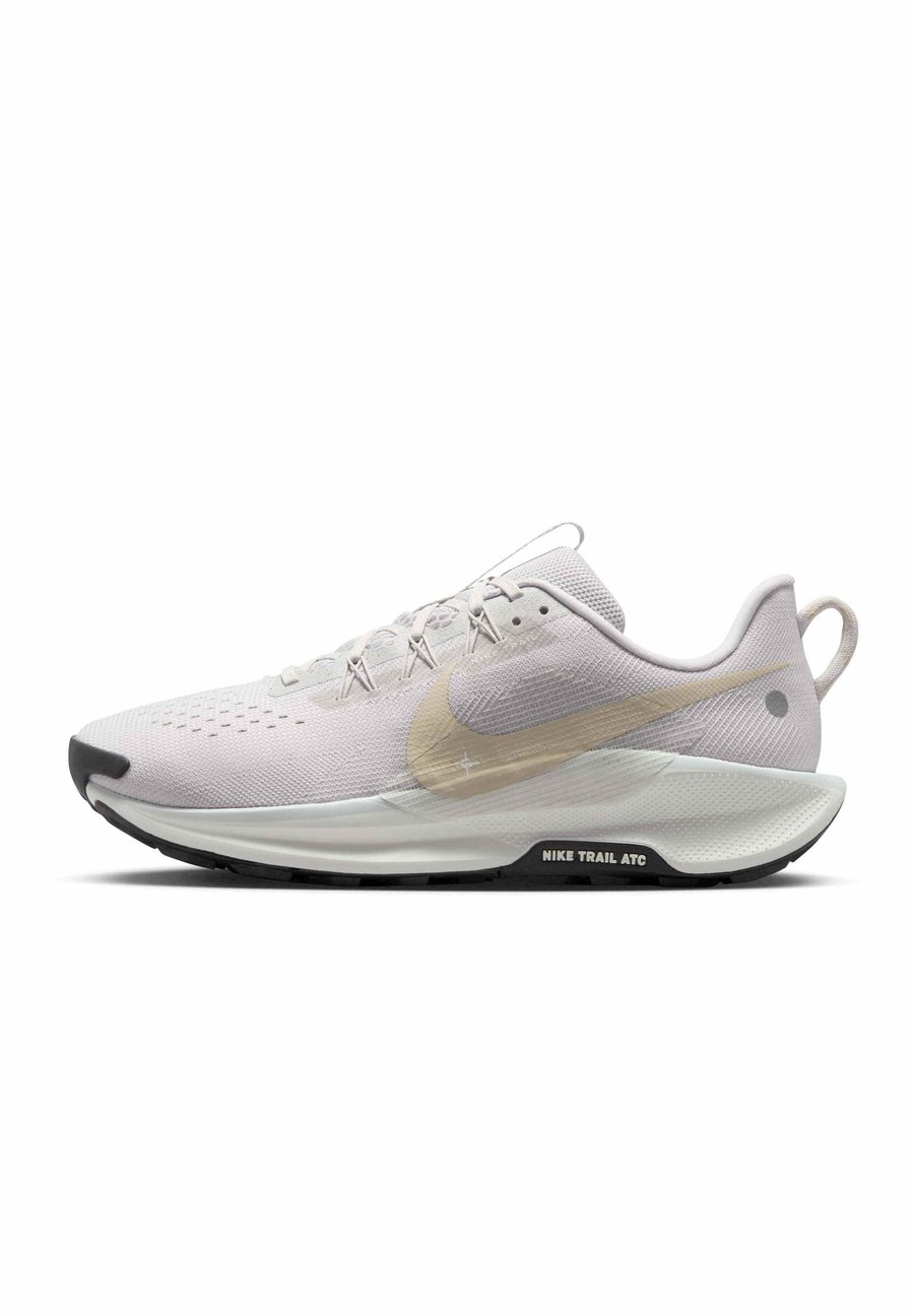 Кроссовки Nike Performance REACTX PEGASUS 5, Vast Grey Summit White Black Sand Drift/Grey
Кроссовки Nike Performance REACTX PEGASUS 5, Vast Grey Summit White Black Sand Drift/Grey