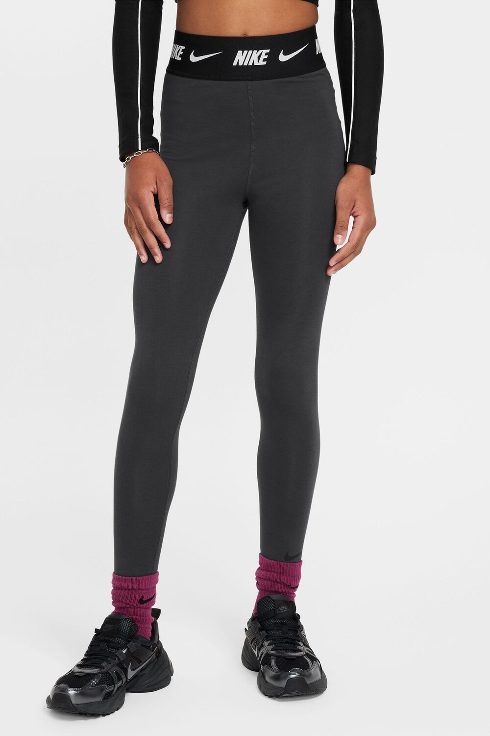 Леггинсы с высокой талией и логотипом на ленте Nike, серый
Леггинсы с высокой талией и логотипом на ленте Nike, серый