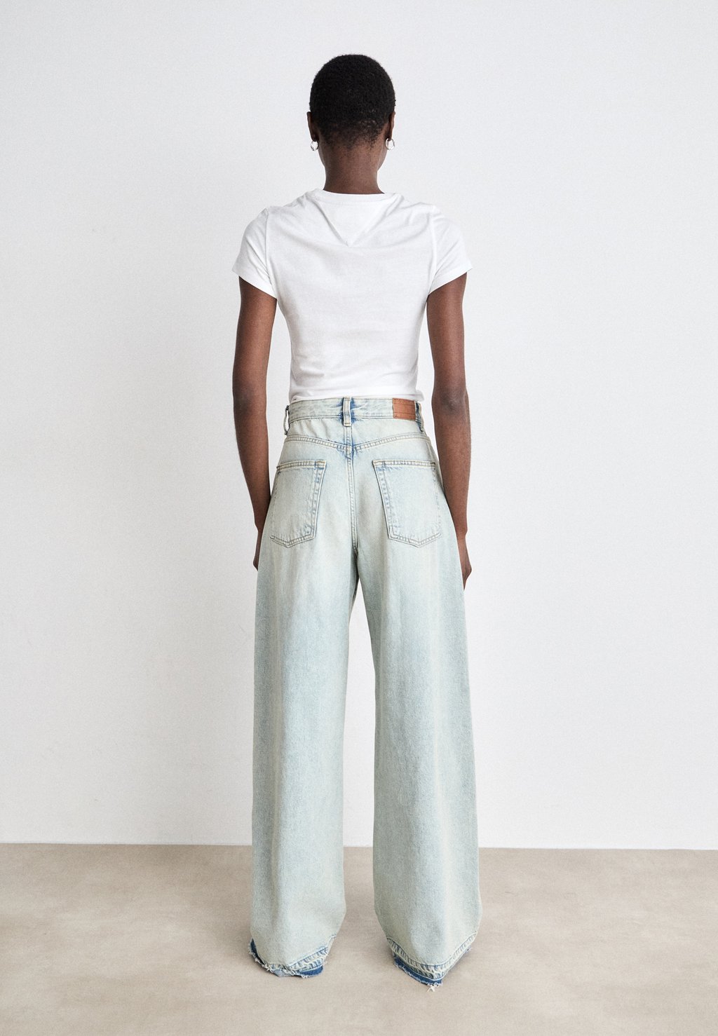 Джинсы свободного кроя WIDE LEG Tommy Jeans, светло-голубой деним
Джинсы свободного кроя WIDE LEG Tommy Jeans, светло-голубой деним