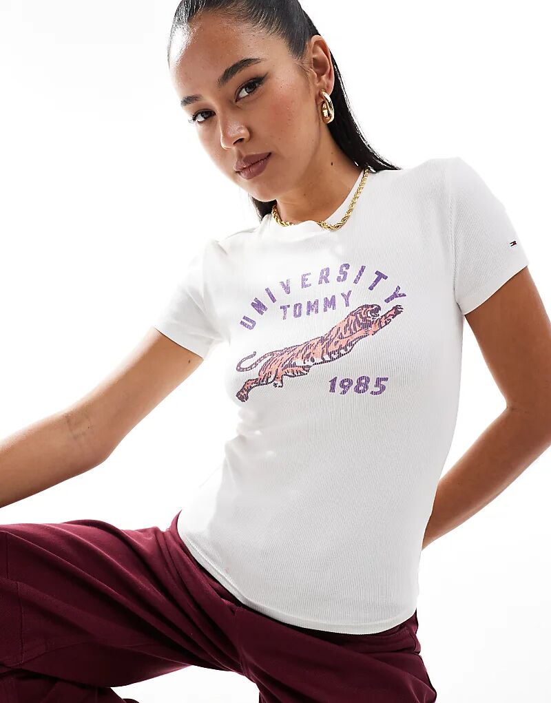 Футболка с университетской графикой белого цвета Tommy Jeans, Белый, Футболка с университетской графикой белого цвета Tommy Jeans
Футболка с университетской графикой белого цвета Tommy Jeans, Белый, Футболка с университетской графикой белого цвета Tommy Jeans