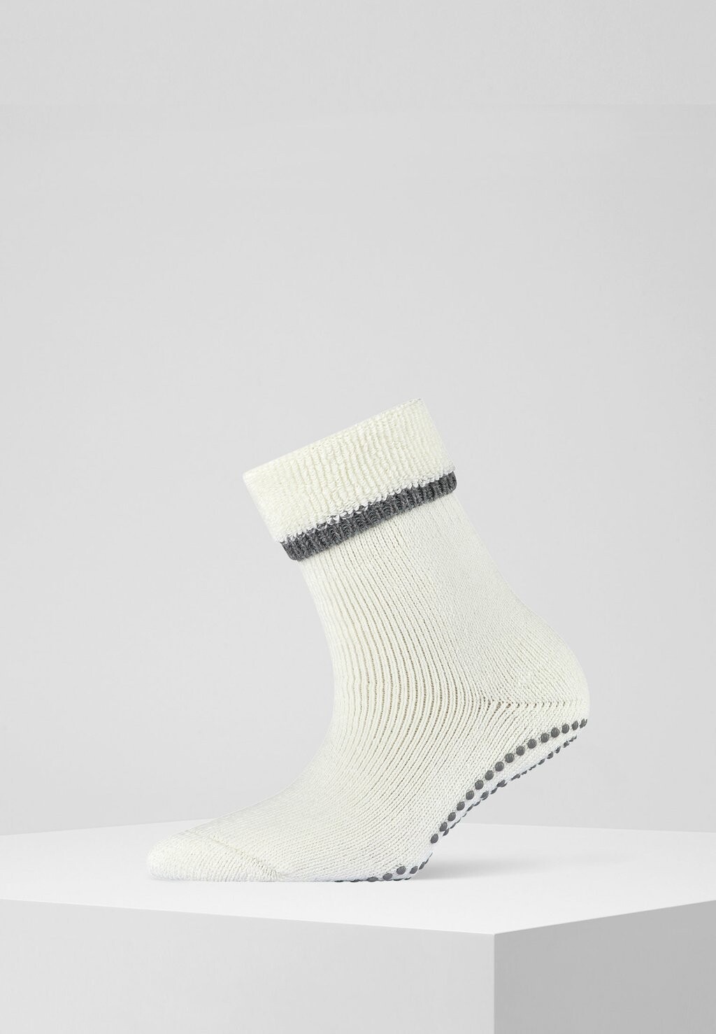 Носки FALKE, кремовый (2049)
Носки FALKE, кремовый (2049)