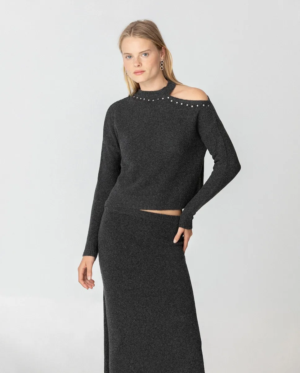 Женский джемпер с открытым плечом и заклепками Noon, темно-серый
Женский джемпер с открытым плечом и заклепками Noon, темно-серый