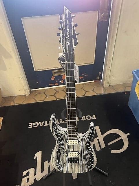 Электрогитара Jackson Pro Series Dinky DK Modern Ash HT6 - Baked White
Электрогитара Jackson Pro Series Dinky DK Modern Ash HT6 - Baked White