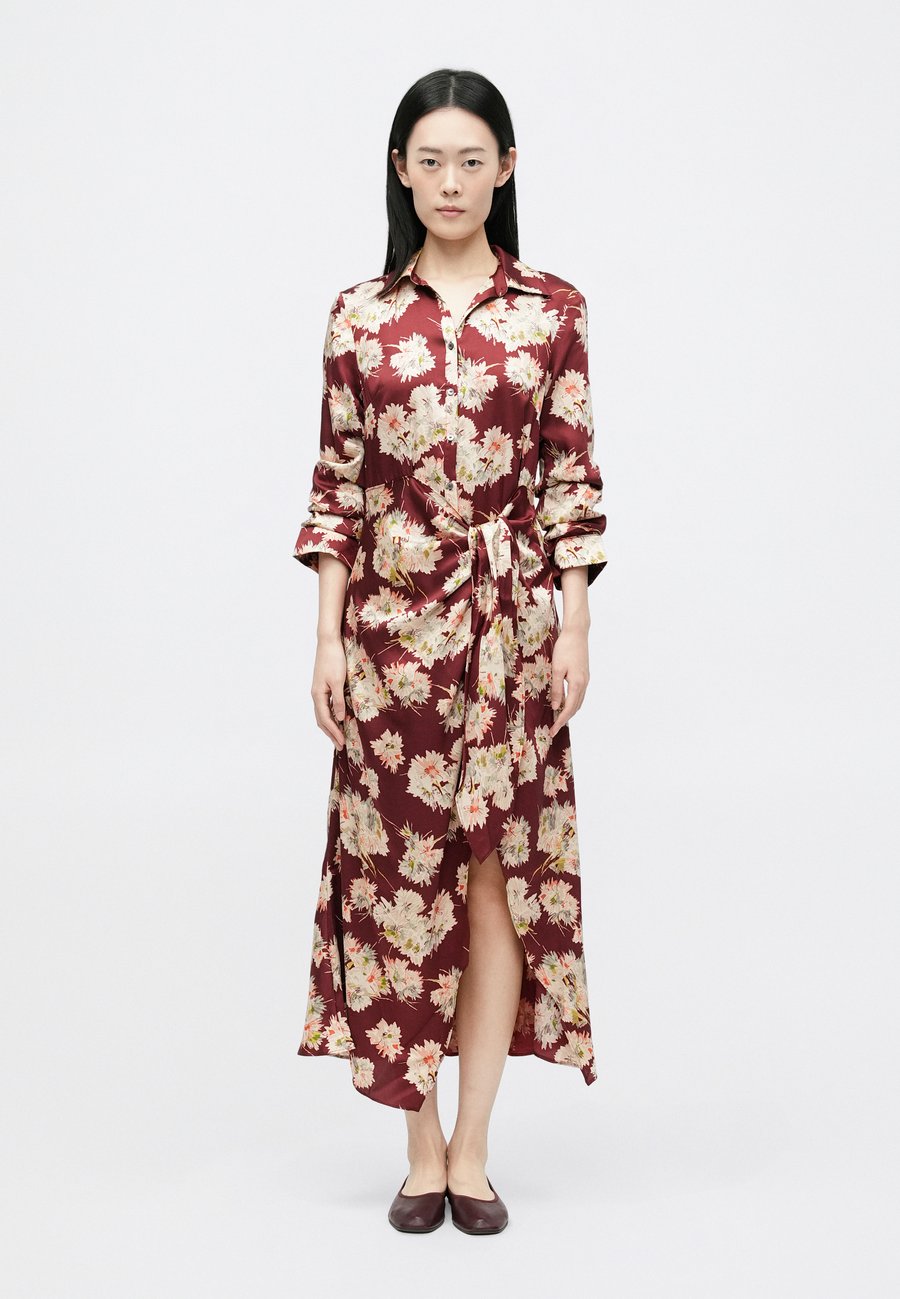 Платье Cinq à Sept MAE BOUQUET JACEY DRESS, Wine Berry/Dark Red
Платье Cinq à Sept MAE BOUQUET JACEY DRESS, Wine Berry/Dark Red