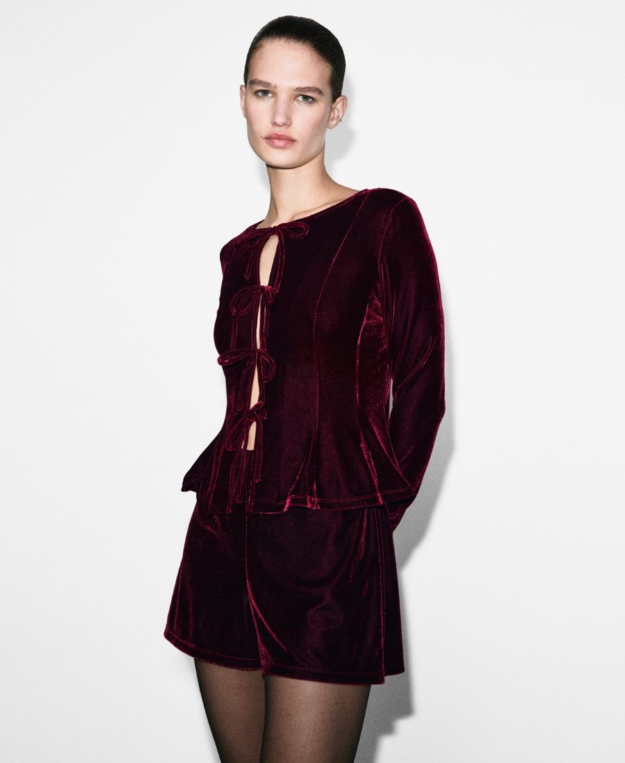 Женская бархатная блузка с бантами MANGO, Burgundy
Женская бархатная блузка с бантами MANGO, Burgundy