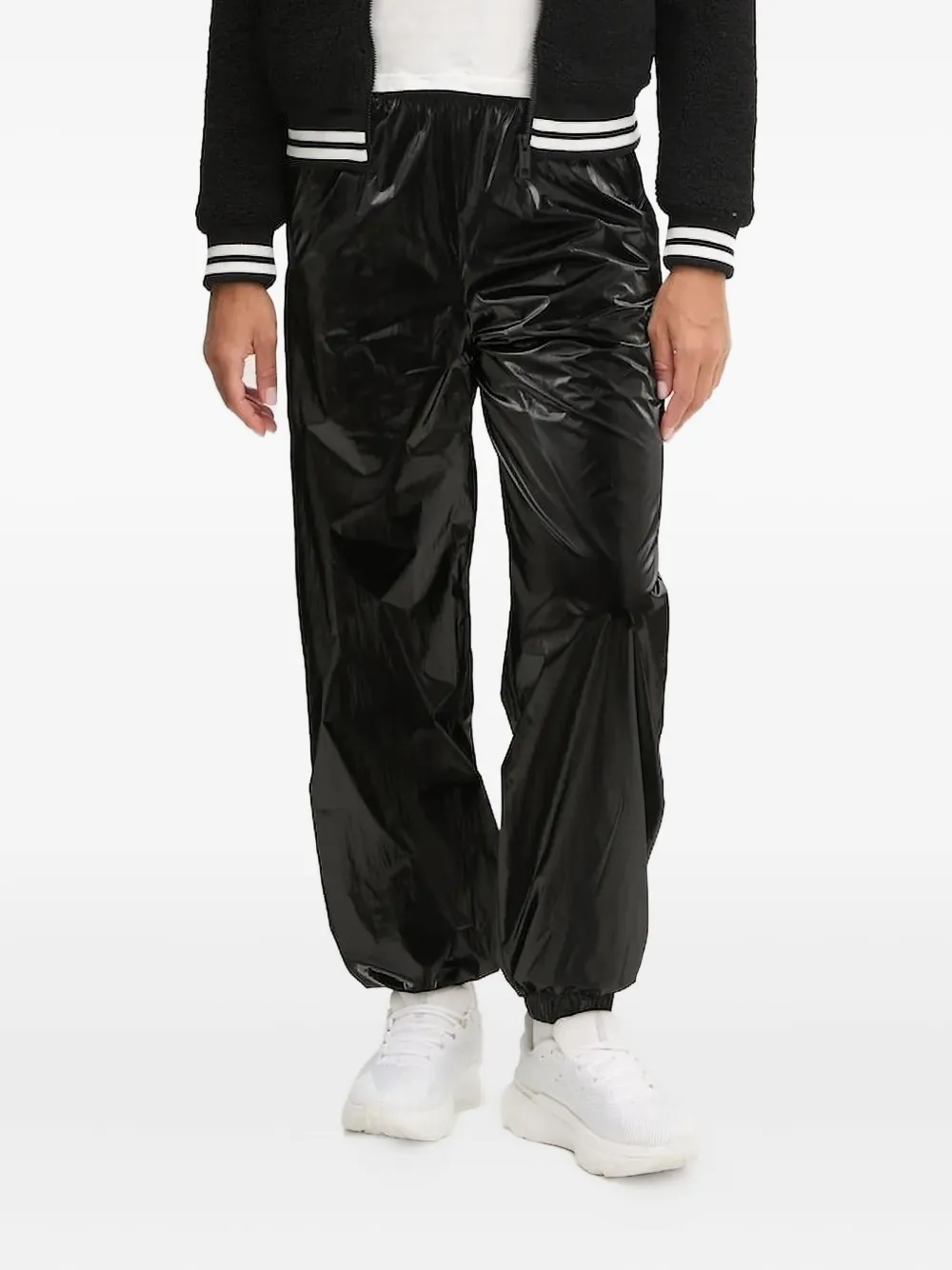 Прямые брюки с эластичными манжетами GUESS USA, черный
Прямые брюки с эластичными манжетами GUESS USA, черный